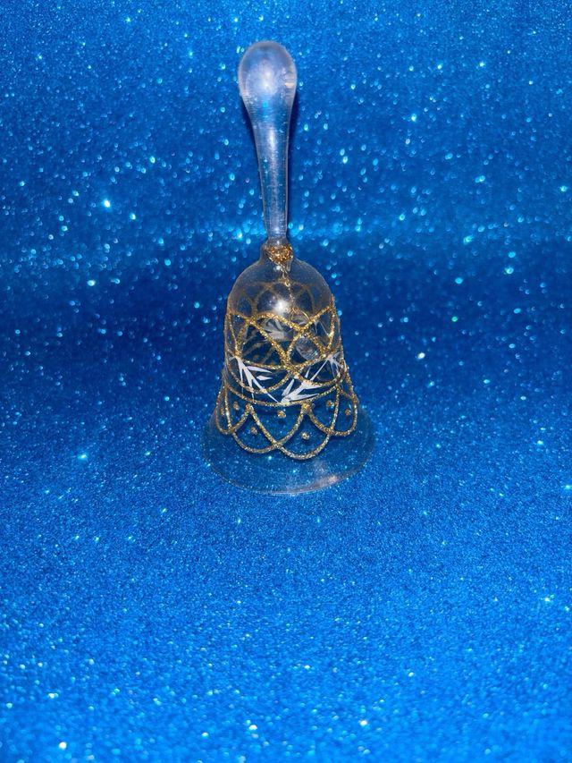 Campanilla de cristal decorada