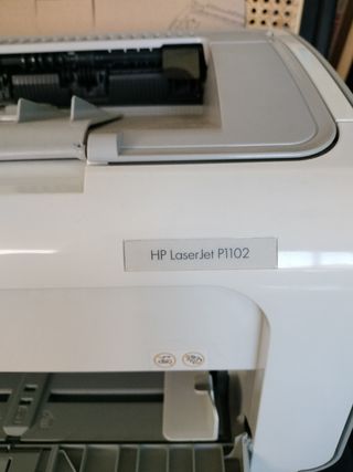 4 tóner sin estrenar e Impresora HP LaserJet P1102