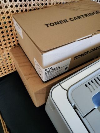 4 tóner sin estrenar e Impresora HP LaserJet P1102