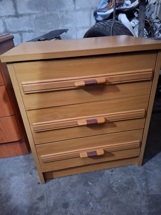 Mesita de noche de madera