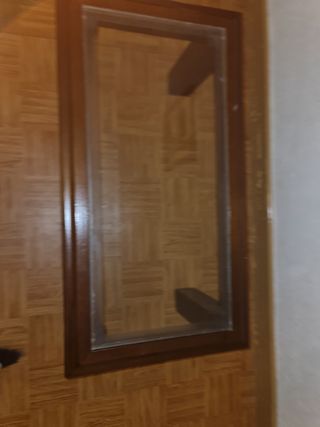 Mesa de cristal y madera en buen estado 