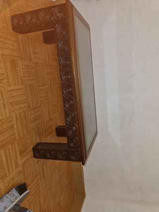 Mesa de cristal y madera en buen estado 