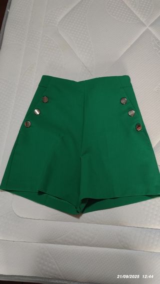 Pantalones cortos verdes elegantes