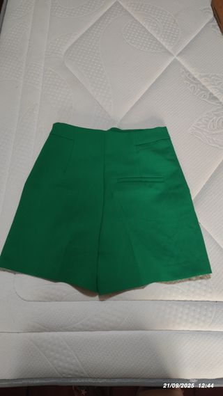 Pantalones cortos verdes elegantes