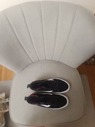 Zapatillas Vans Negras y Rojas
