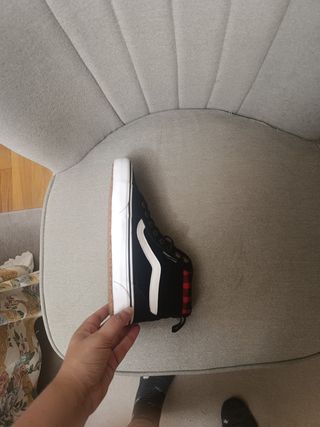 Zapatillas Vans Negras y Rojas