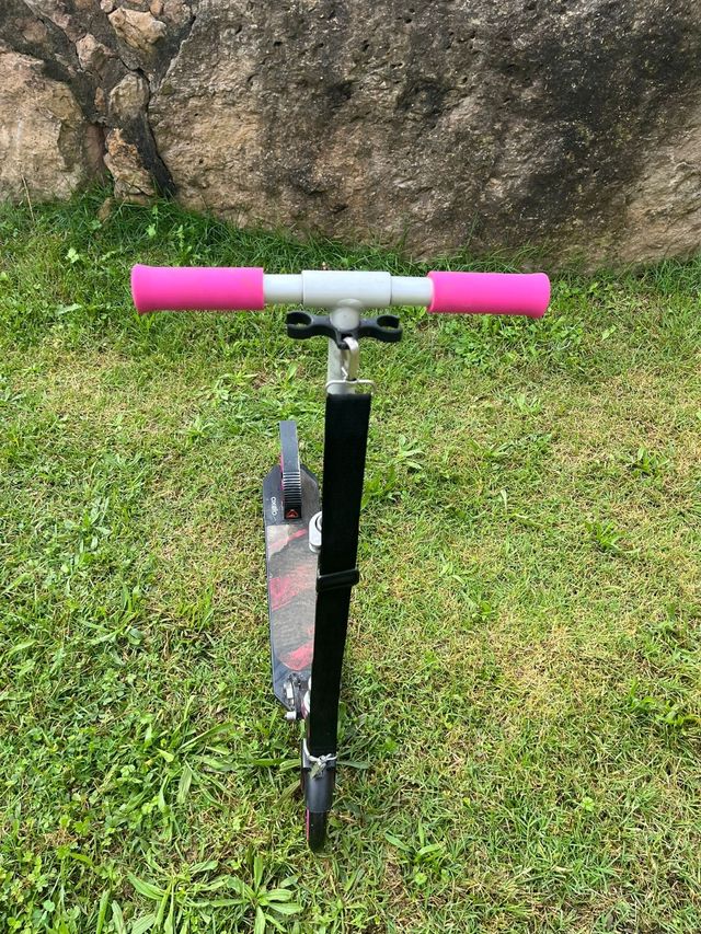 Patinete Oxelo rosa y negro