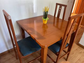 Conjunto mesa y 4 sillas madera