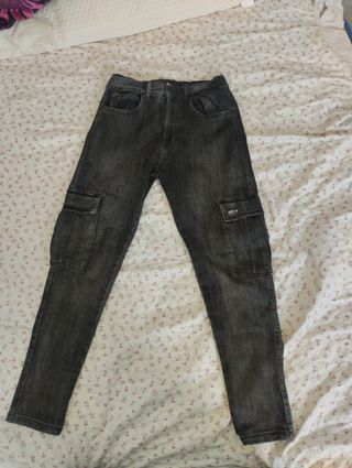 Pantalón cargo Zara negro talla 13-14