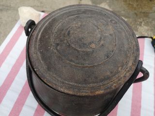 Caldero de hierro antiguo