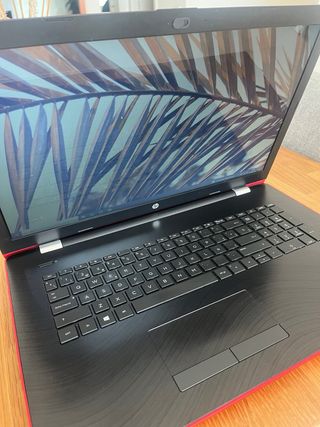 Portátil HP Rojo 17 + Funda + Cargador 