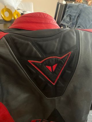 Chaqueta Dainese Moto Piel Roja y Negra
Talla 52