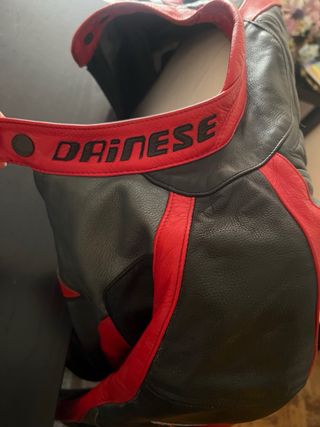 Chaqueta Dainese Moto Piel Roja y Negra
Talla 52