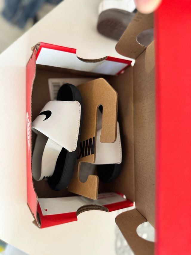 Chanclas Nike Bebé Blancas y Negras