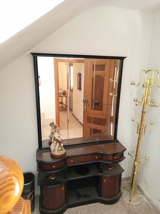 Mueble de entrada con espejo