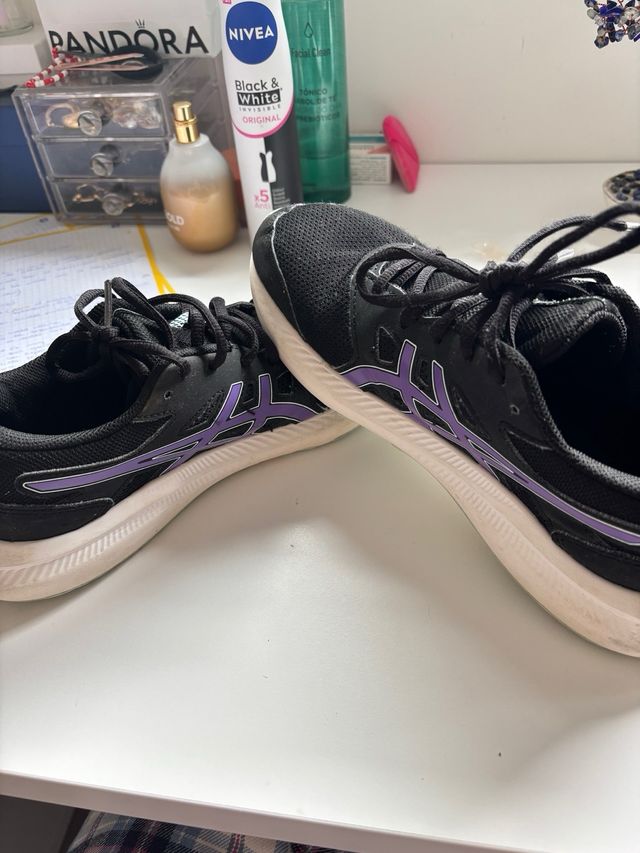 Zapatillas ASICS Negras y Moradas