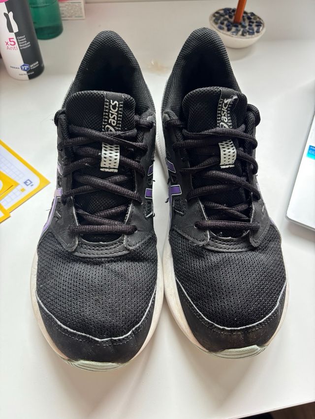 Zapatillas ASICS Negras y Moradas