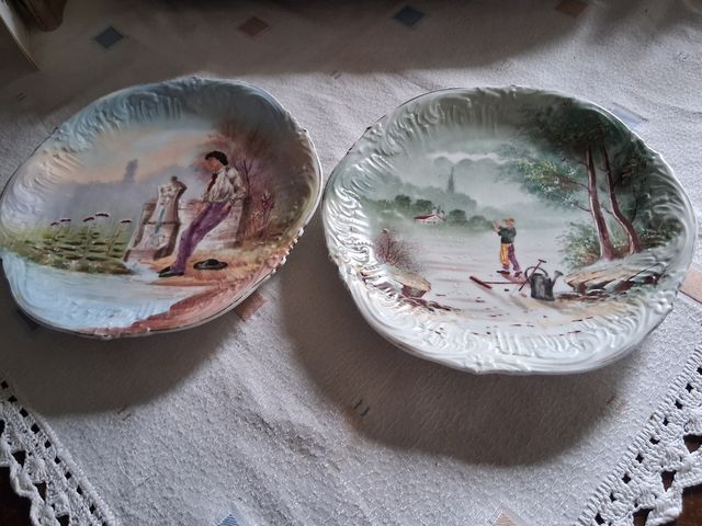 Piatti decorativi vintage dipinti a mano