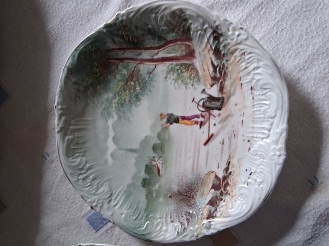 Piatti decorativi vintage dipinti a mano