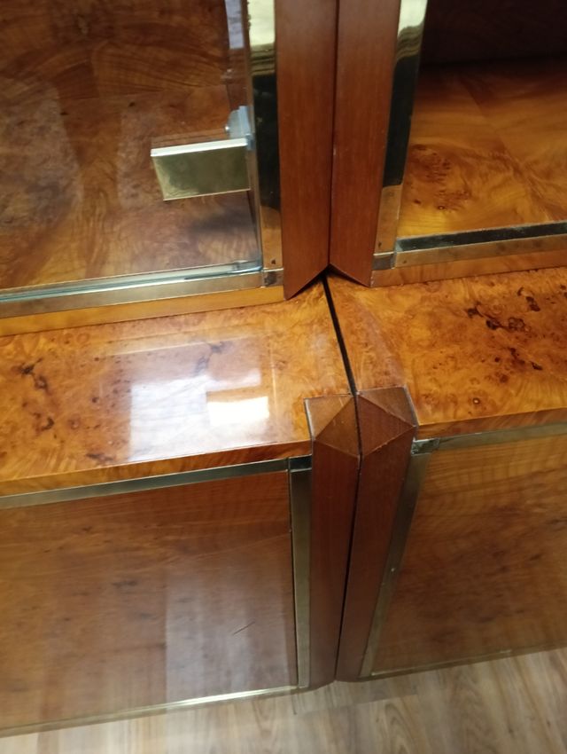 Mueble de salón madera y cristal