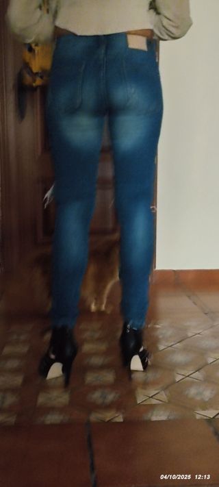 Pantalones vaqueros Stradivarius talla 34