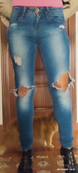 Pantalones vaqueros Stradivarius talla 34