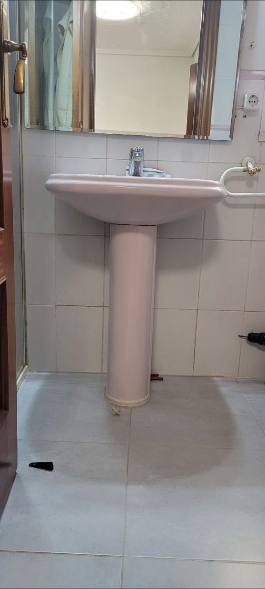 Pila de baño ROCA rosa urge vender
