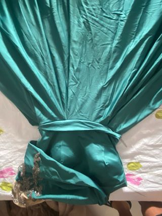 Vestido de fiesta verde con plateado