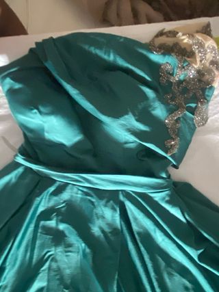 Vestido de fiesta verde con plateado