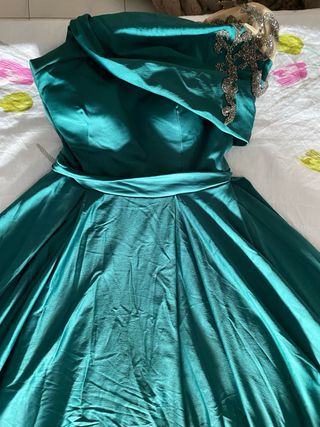 Vestido de fiesta verde con plateado