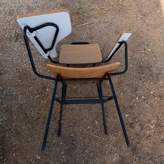 Silla antigua de colegio madera y metal