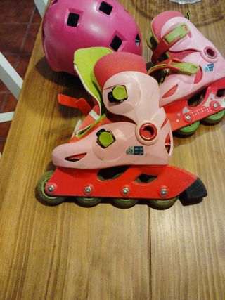 Patines Infantiles Ajustables Talla 28-30.
Casco.