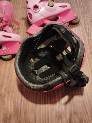 Patines Infantiles Ajustables Talla 28-30.
Casco.