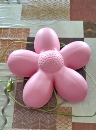 Lámpara infantil rosa con forma de flor