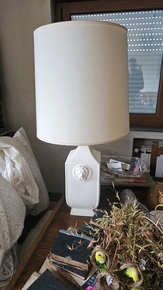 Lámpara de mesa HISPANIA MANISES antigua beige.