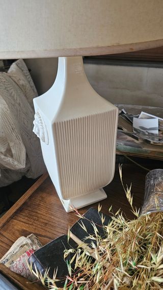 Lámpara de mesa HISPANIA MANISES antigua beige.