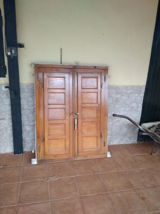 Ventana doble de madera con reja  100x130