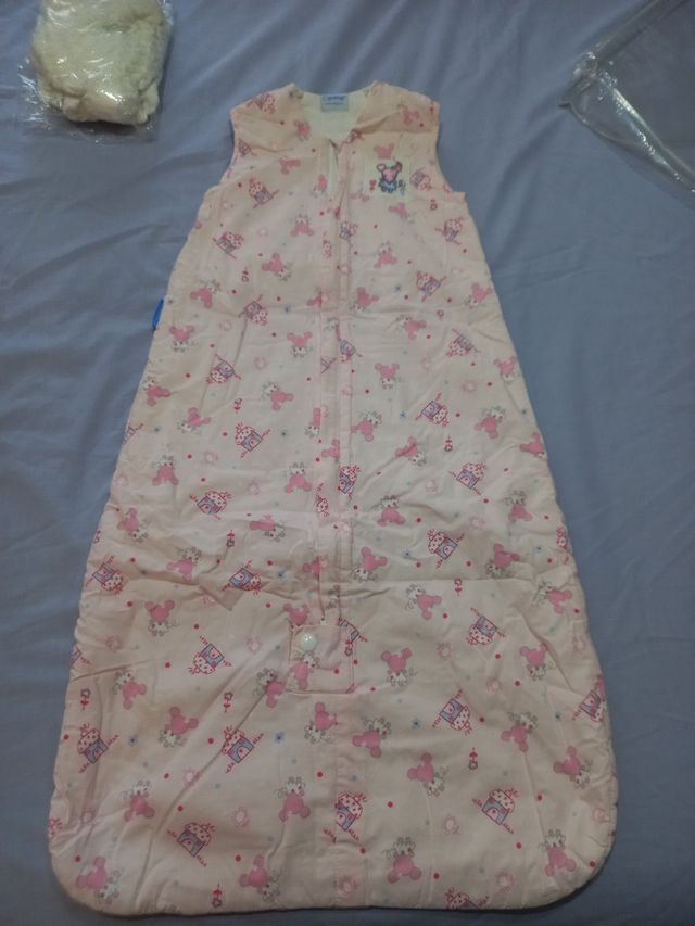 Saco de dormir para bebé rosa hasta 12 meses.