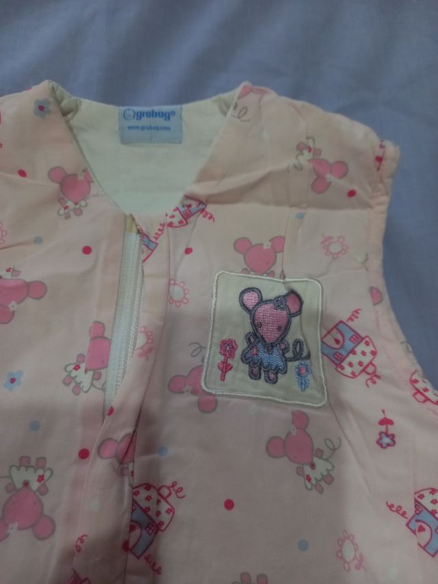 Saco de dormir para bebé rosa hasta 12 meses.