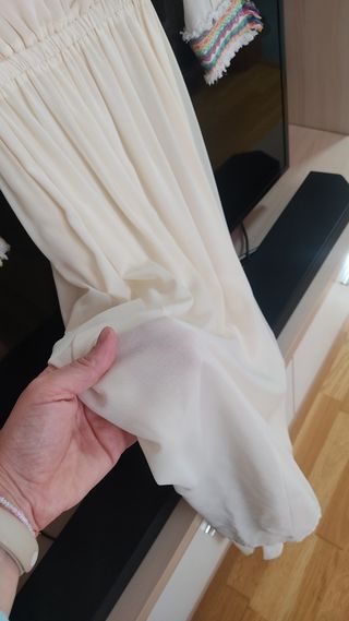 Vestido largo beige con detalles multicolor