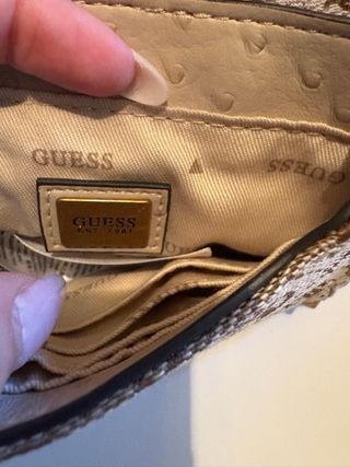 Bolso Guess Beige con Cadena