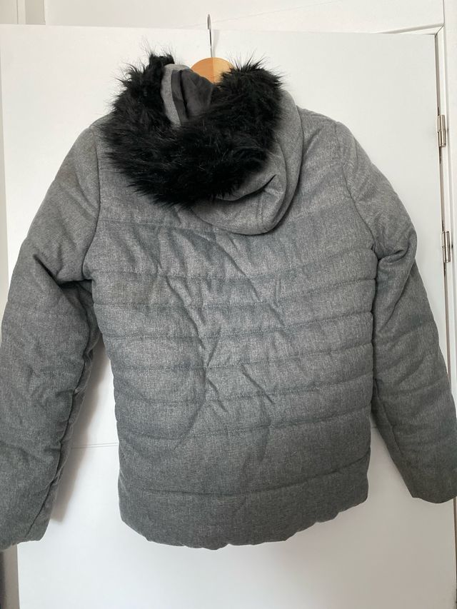 Abrigo gris Kiabi con capucha