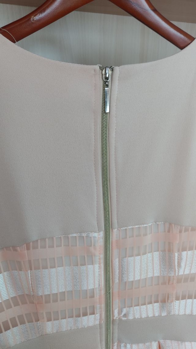 Vestido corto beige y rosa