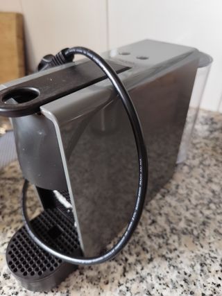 Cafetera Nespresso pierde agua, pero funciona 