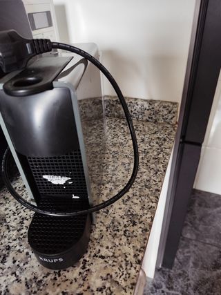 Cafetera Nespresso pierde agua, pero funciona 