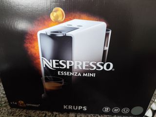 Cafetera Nespresso pierde agua, pero funciona 