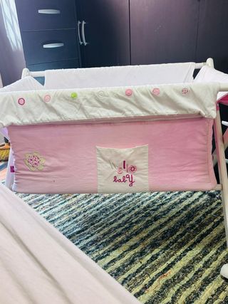 Minicuna rosa con detalles