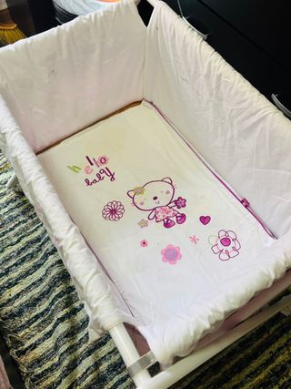 Minicuna rosa con detalles