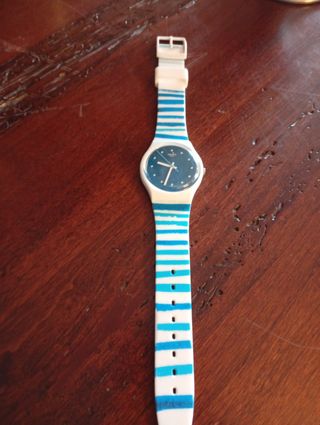 Orologio Swatch a righe blu e bianche
Pila scarica