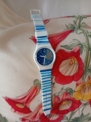 Orologio Swatch a righe blu e bianche
Pila scarica